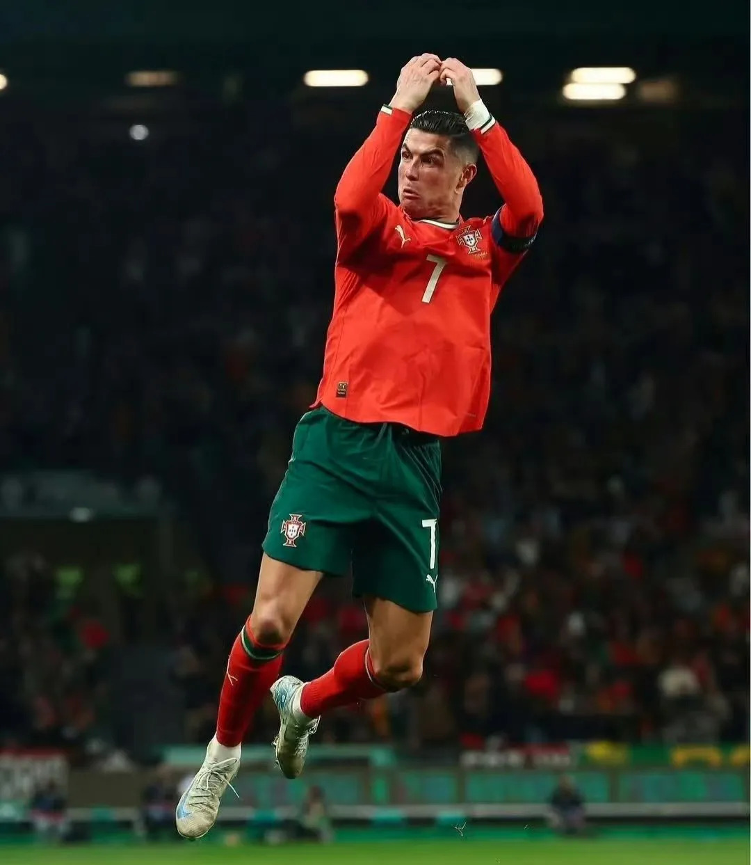 爱游戏平台-C罗在澳大利亚队比赛中表现优异，表现优异引发热议！-爱游戏平台