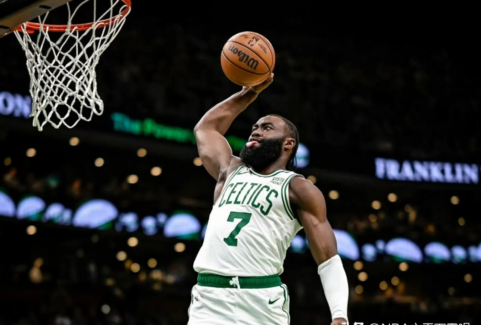 爱游戏-塔图姆在阿森纳比赛中锐不可当，险胜引发热议！-爱游戏